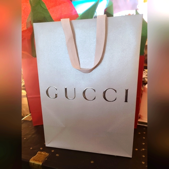 Authentic M/L Gucci Giftbag/Shopping Bag - This Season - Picture 1 of 3